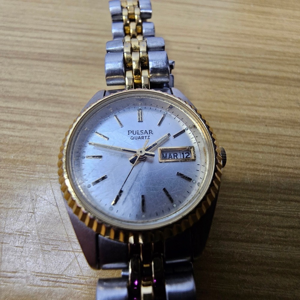 Vintage Pulsar Watch Women Gold Silver Tone Day Date V783-0030